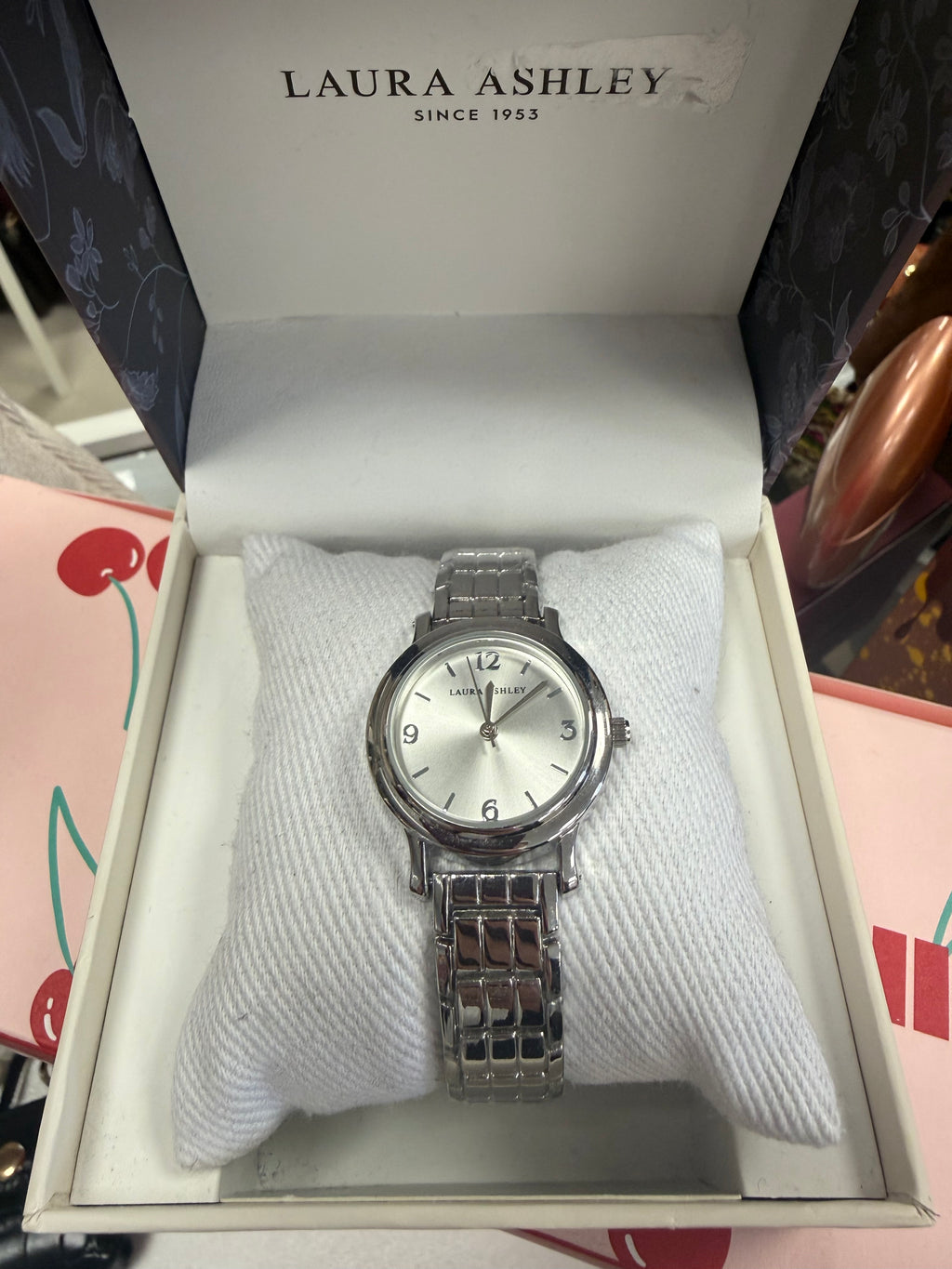 Huge Giveaway Worth £320!