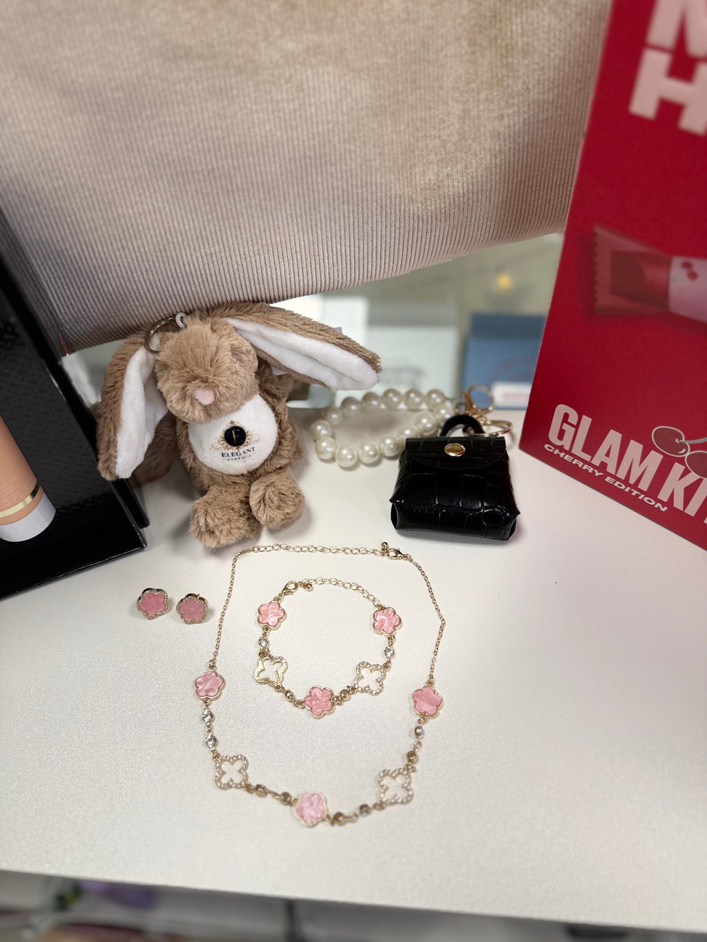 Huge Giveaway Worth £320!