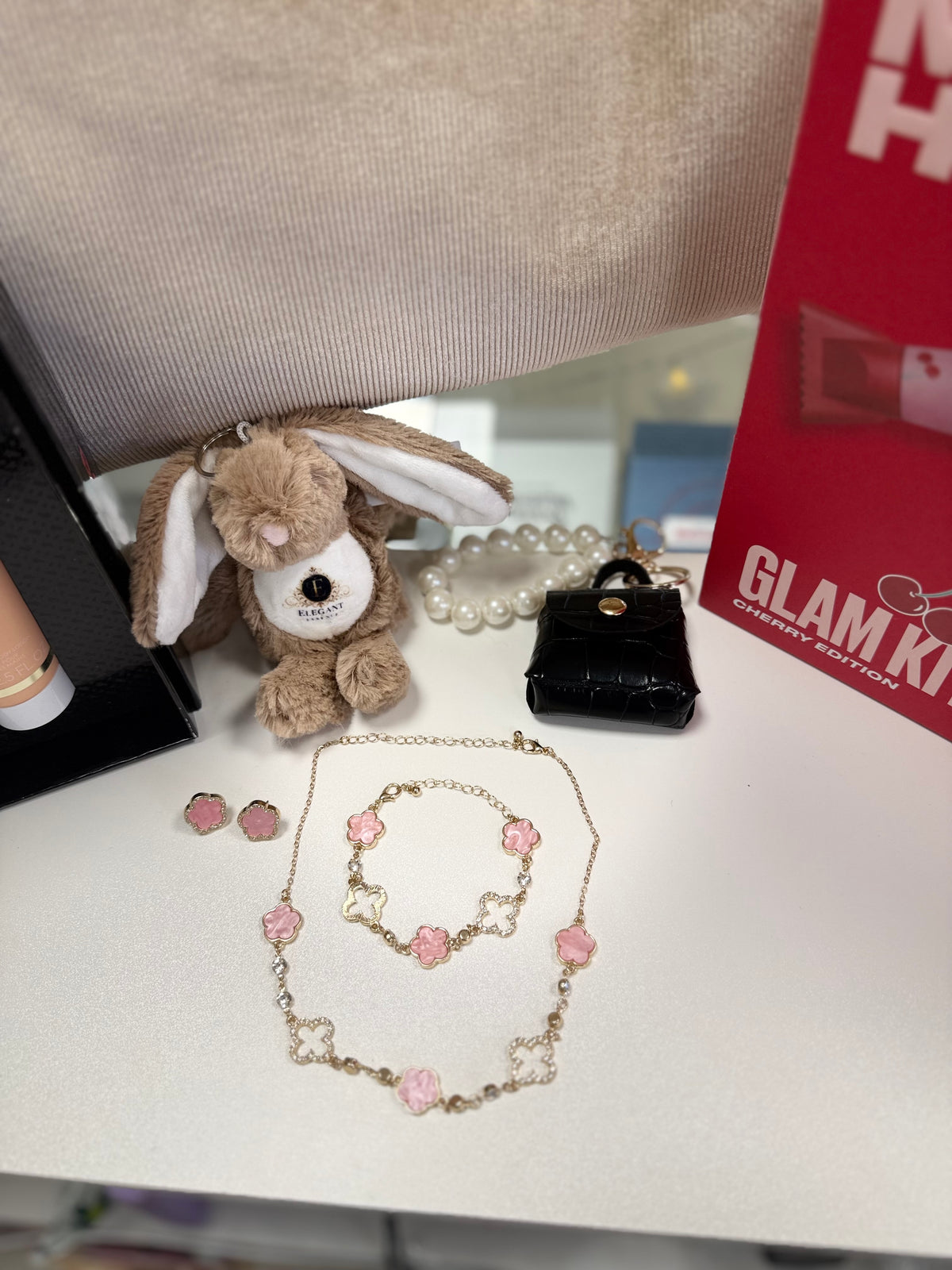 Huge Giveaway Worth £320!