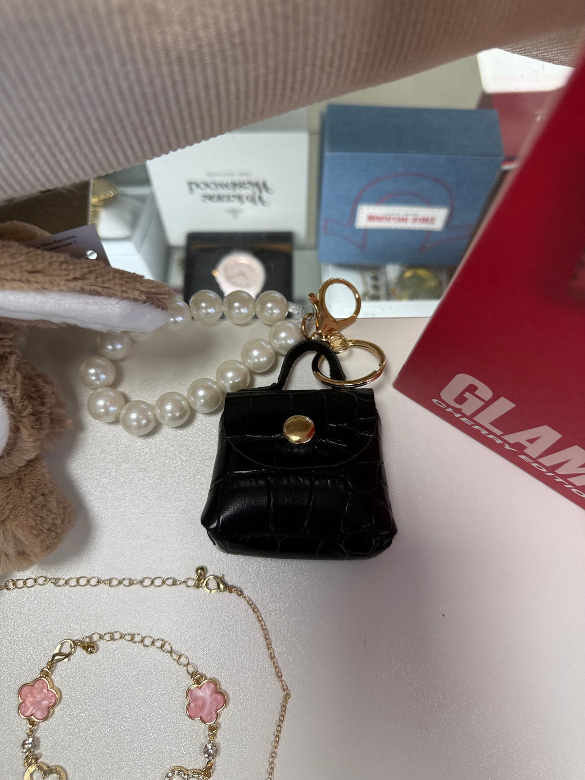 Huge Giveaway Worth £320!